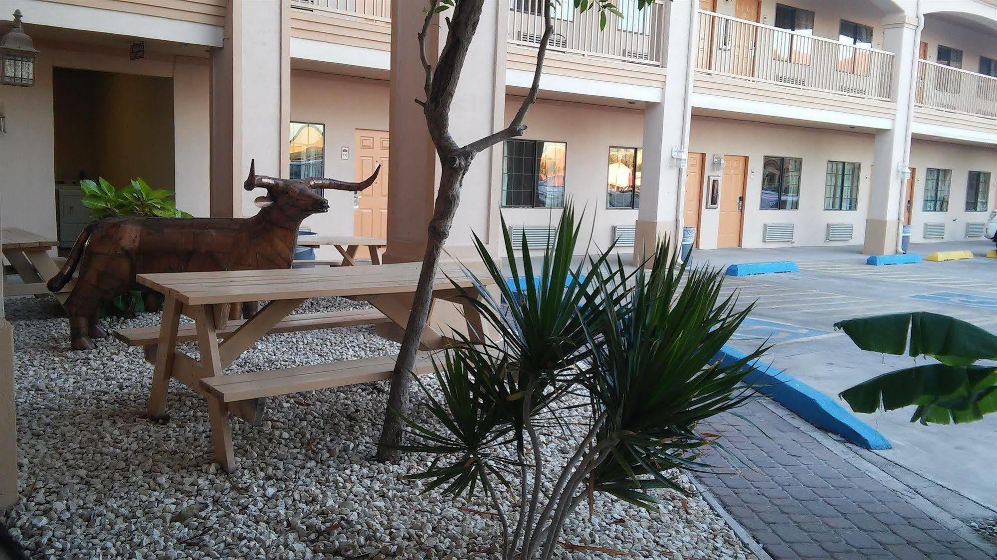Casa Rosa Inn 伊莎贝尔港 外观 照片